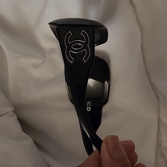 Chanel sunglasses - Picture 5 of 6